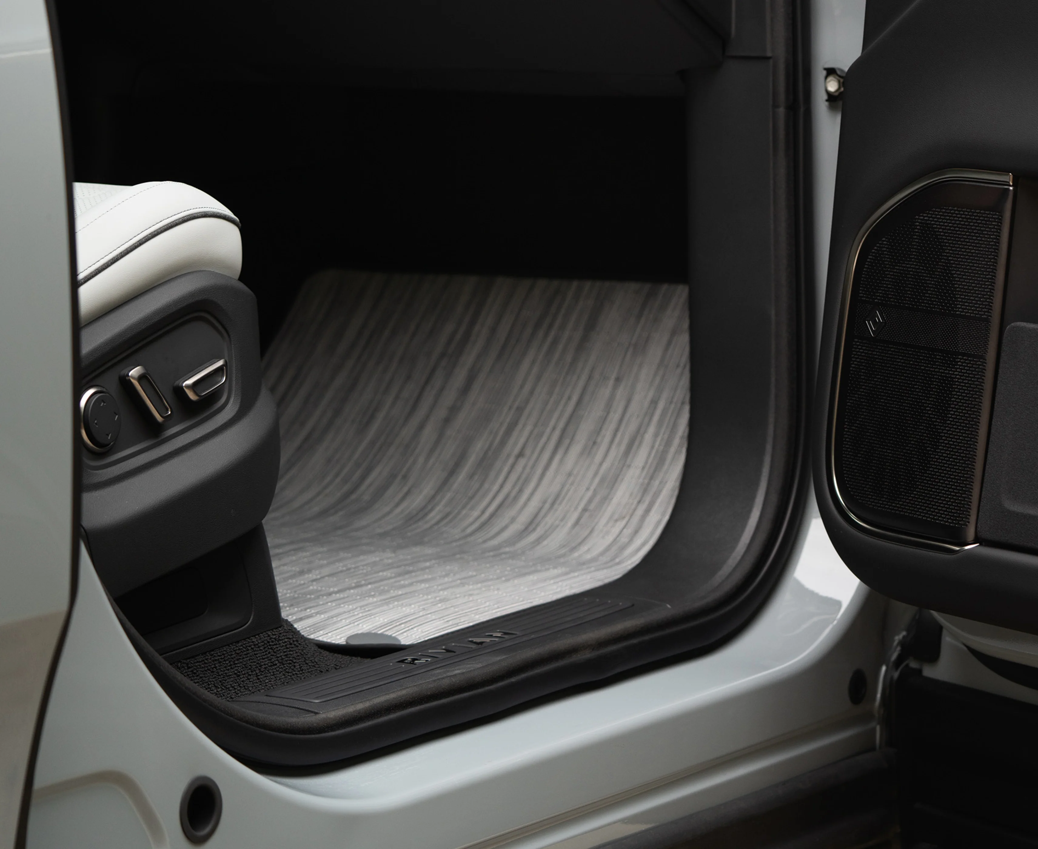 R1S Gen 1 Chilewich Mats